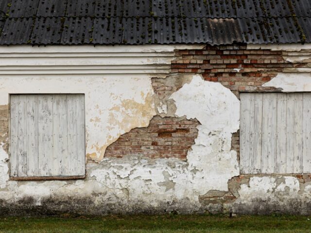 Cracked Brick? When to Repair vs. Replace Masonry in Brooklyn,NY Homes